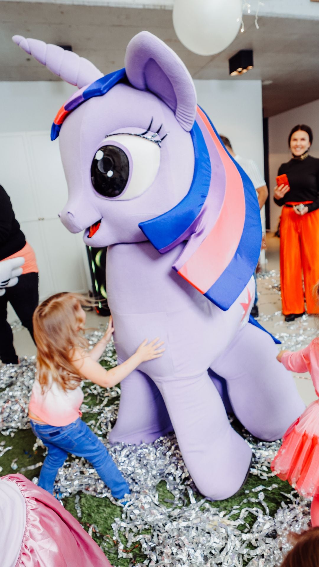 Buche My Little Pony Maskottchen für ein Kindergeburtstag.